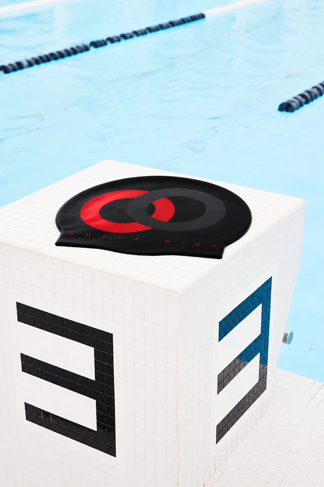 Swimcap Nulla Dies Noir Rouge